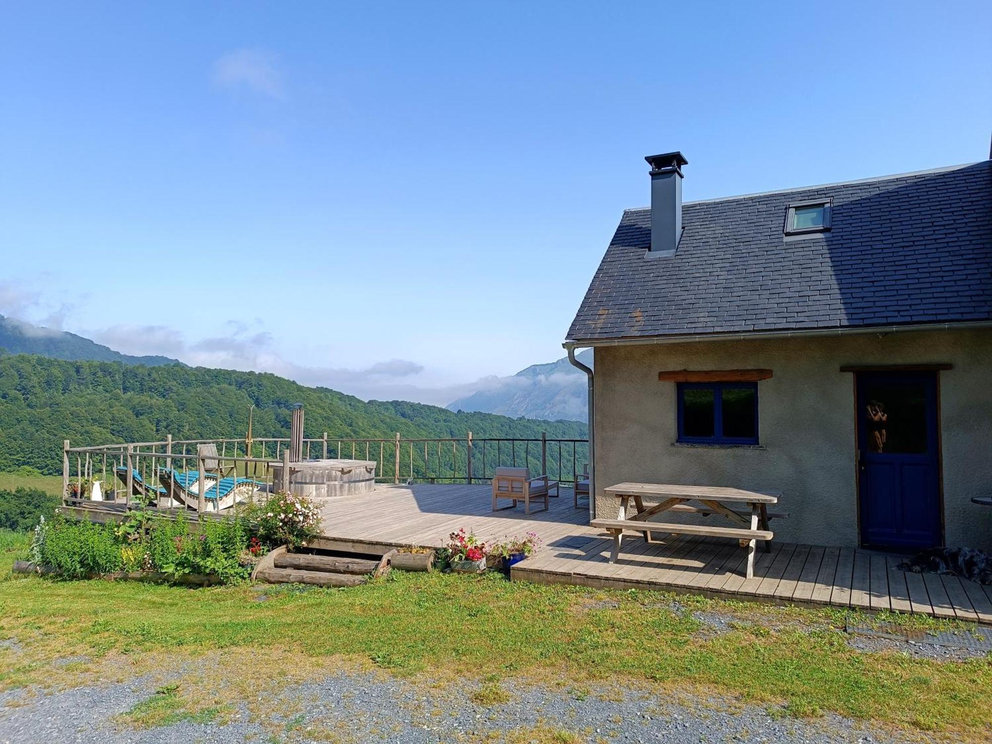 Le Panoramique Villa Campan Exterior photo
