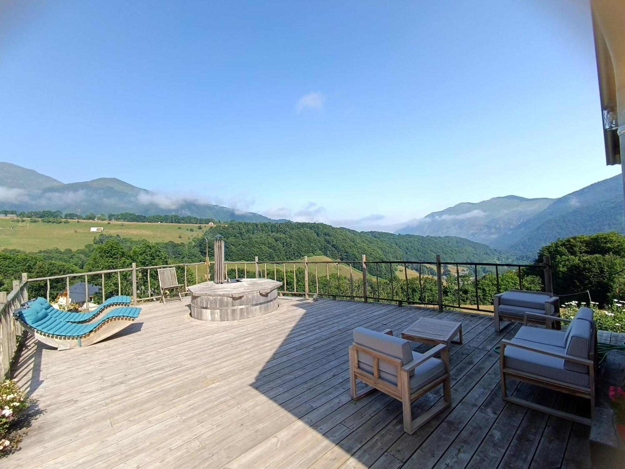 Le Panoramique Villa Campan Exterior photo